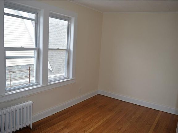 5th image of 18 Loudoun St #3