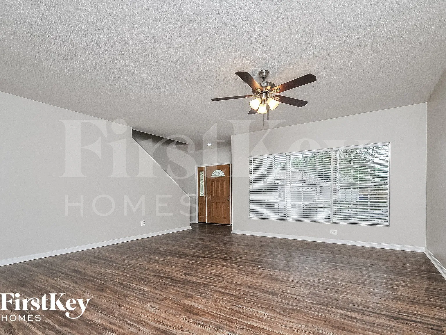 4 bed, 2.5 bath, 1930 sqft, $3,110 — Photo 3