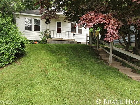 2nd image of 977 Valley Ave NW