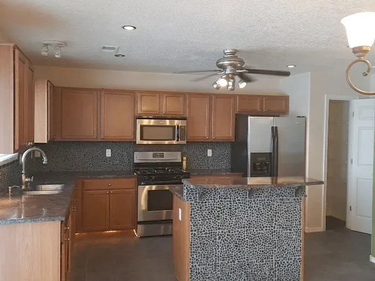 1809 Black Gold St SE — Photo 5