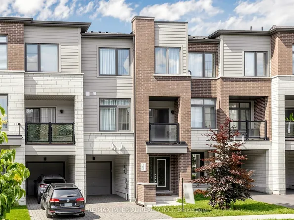108 Bravo Ln, Newmarket, ON L3X 0L3