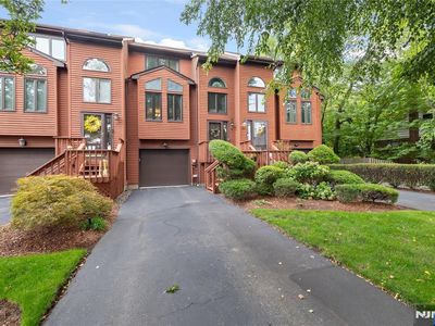 27 Sampson St #2, Saddle Brook, NJ, 07663