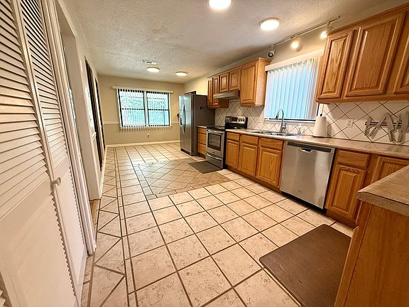 4th image of 275 Simpson Dr