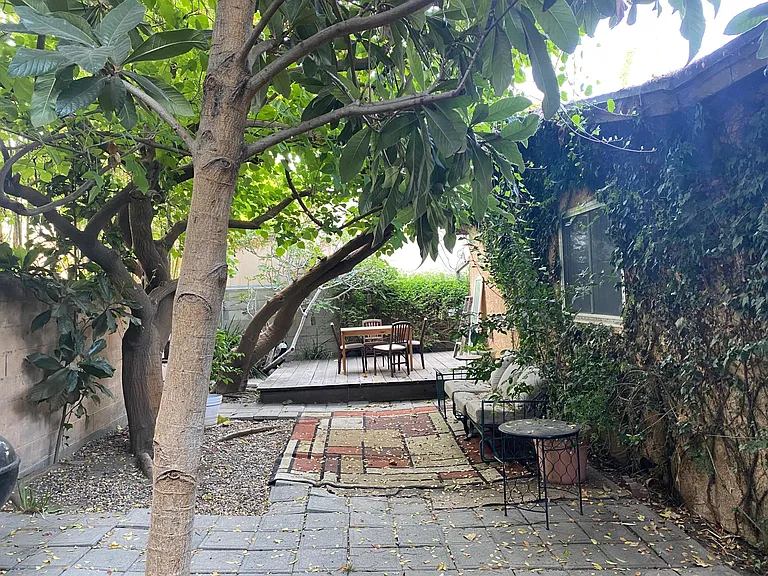 715 Huntley Dr — Photo 13