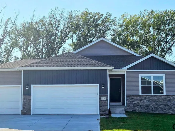 8114 N 170th Ter, Bennington, NE 68007