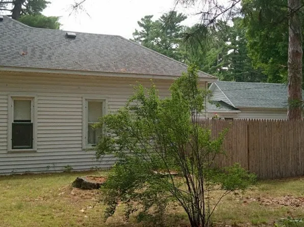 800 Livingston Dr, Elk Rapids, MI 49629