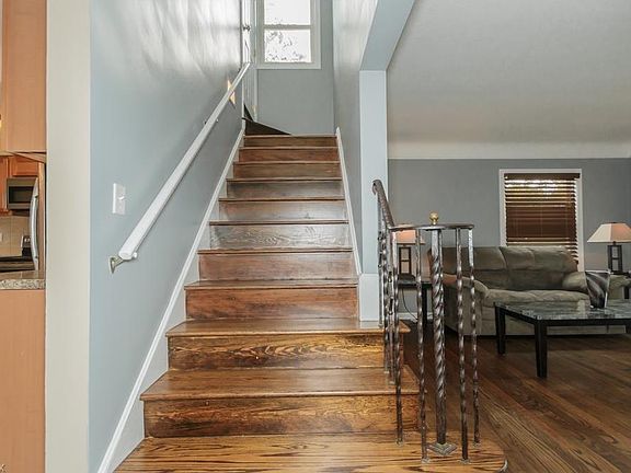 5th image of 293 E 323rd St