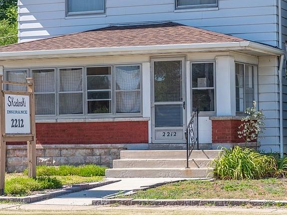 2nd image of 2212 Lincolnway St