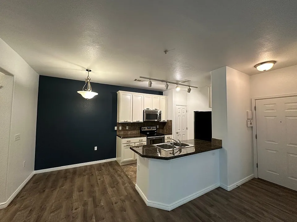 2672 S Cathay Way #103