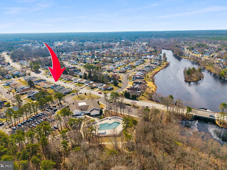 224 Huntington Dr — Photo 32