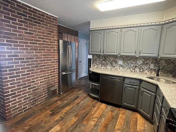 4th image of 1077 Richard Blvd