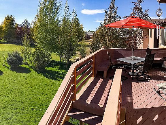 3rd image of 825 Saddle Dr