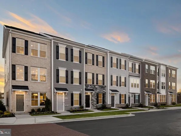 19621 Village Walk Dr, Montgomery Village, MD 20886