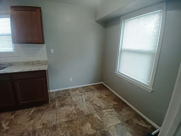 12944B Rosemont Ave — Photo 4