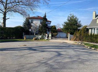 68 W 1st St, Freeport, NY