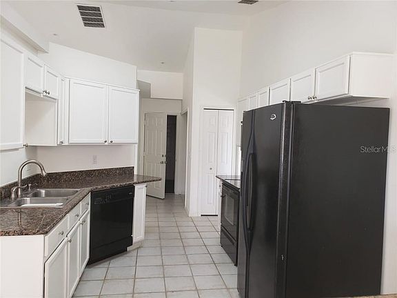 3rd image of 2925 Victoria Dr