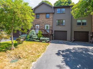 20 Chesterton Ct, Fairport, NY 14450