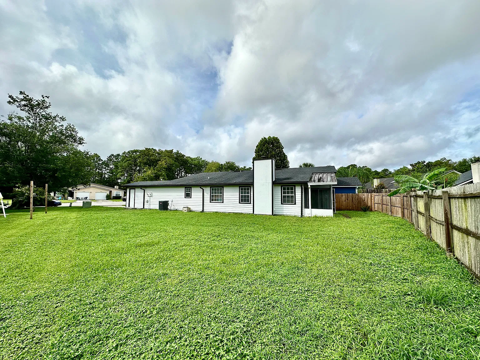 3 bed, 1178 sqft, $1,900 — Photo 3