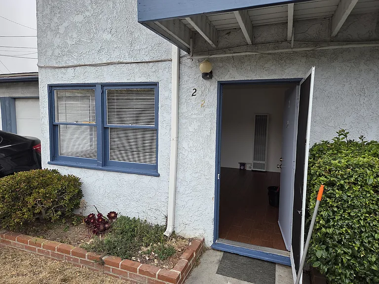 445 E Scott St #2 — Photo 2