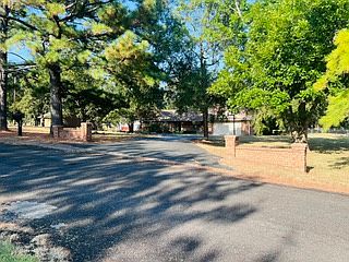 3rd image of 276 Emery Ln