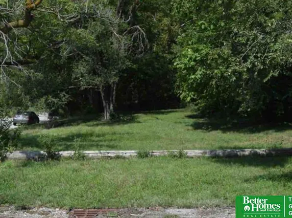 524 Center St, Omaha, NE 68108