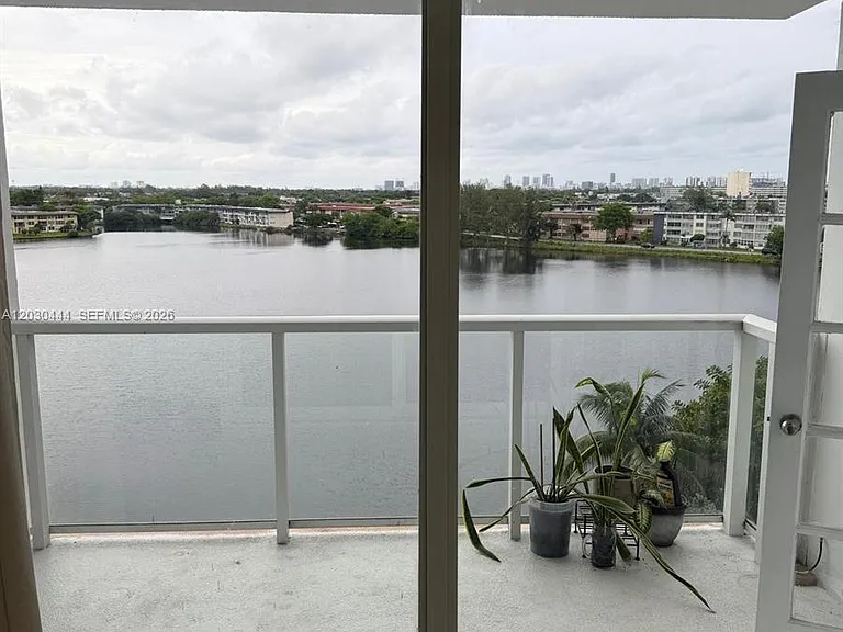 1301 NE Miami Gardens Dr #702W — Photo 9