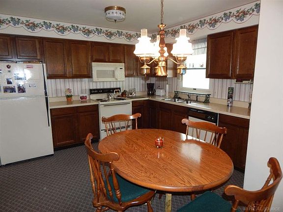 5th image of 101 Joan Ct