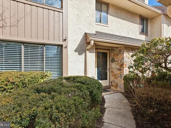 42 High Gate Ln, Blue Bell, PA 19422