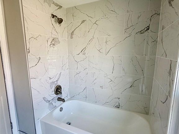 3rd image of 37 Le Blanc St