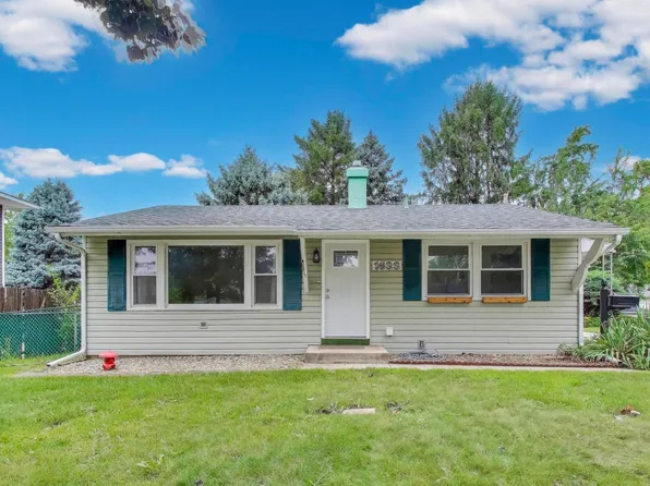 1633 Marlboro Cir, Carpentersville, IL 60110
