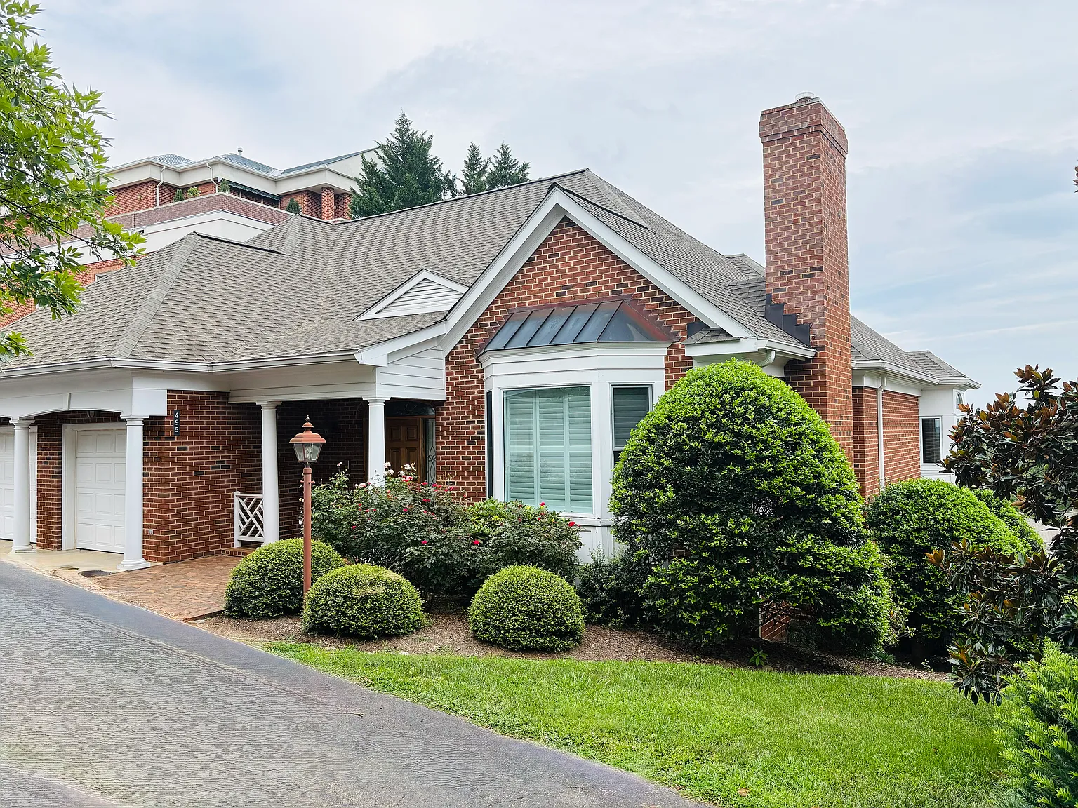 3 bed, 3.5 bath, 4311 sqft, $6,000 — Photo 1