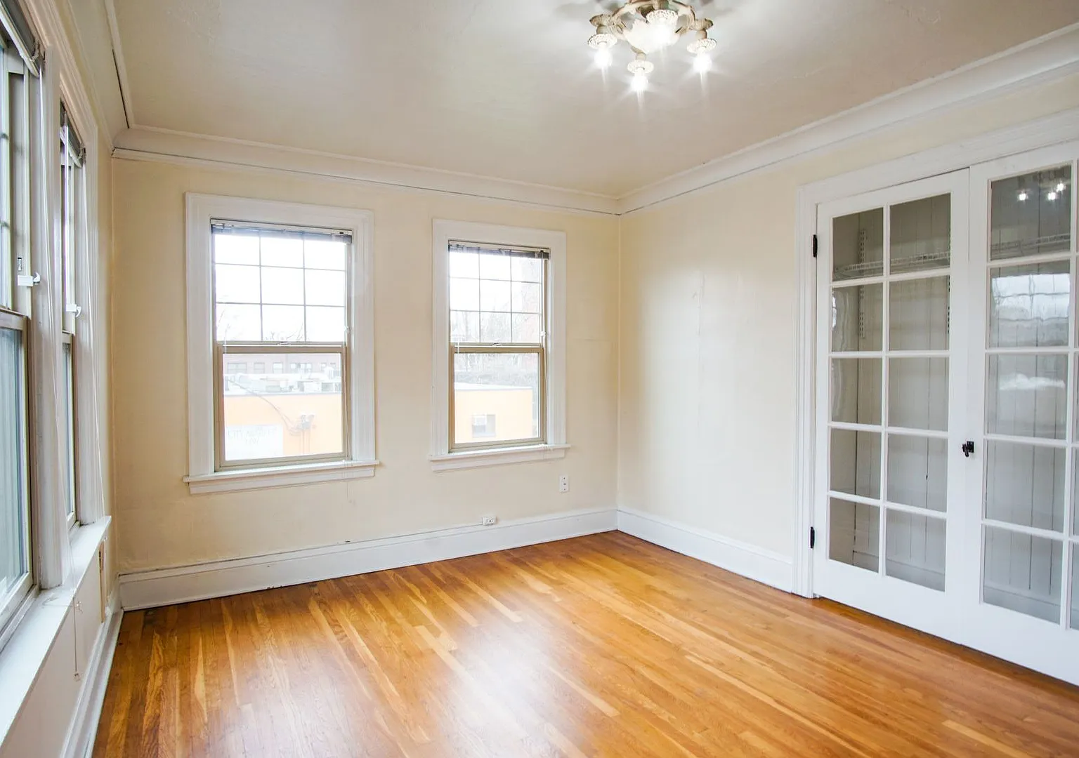 Fantastic Nob Hill Top Floor Corner 1 Bed + Between 21st & 23rd Avenues! — Photo 2