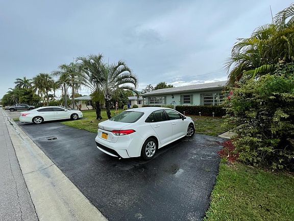4th image of 4536 Sea Grape Dr #2