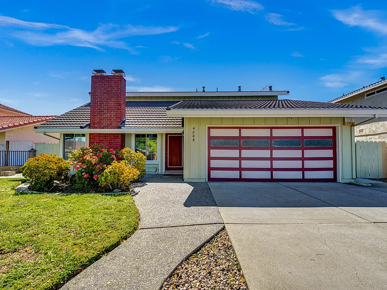4608 Rochelle Dr — Photo 1
