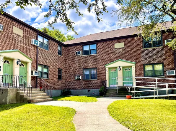 57-50 246th Crescent #F-7, Douglaston, NY 11362