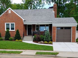 16 W Raleigh Ave, Staten Island, NY 10310