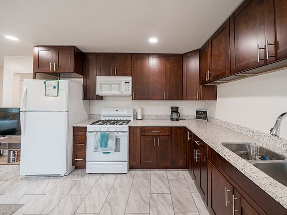 3rd image of 29 19th St
