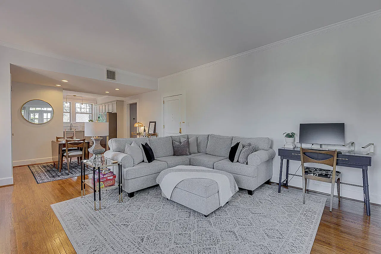1 bed, 900 sqft, $1,800 — Photo 1