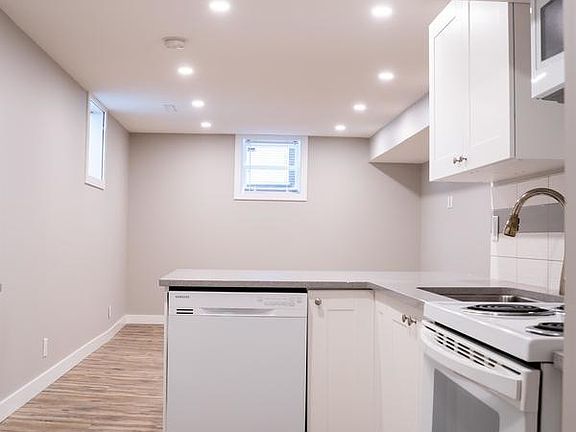 3rd image of 3246 Retallack St #B