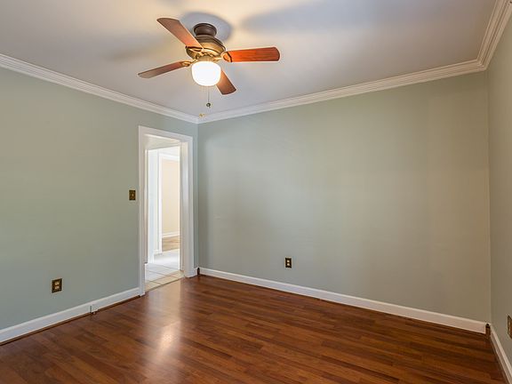 4th image of 400 Tall Oaks Dr