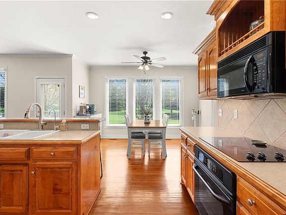 5th image of 709 NE Twin Brook Dr
