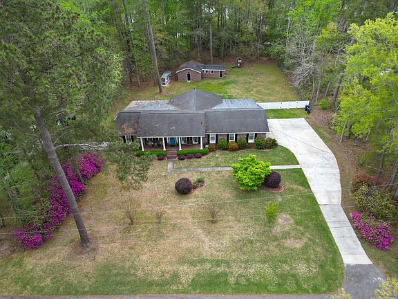 3rd image of 202 Woodland Dr