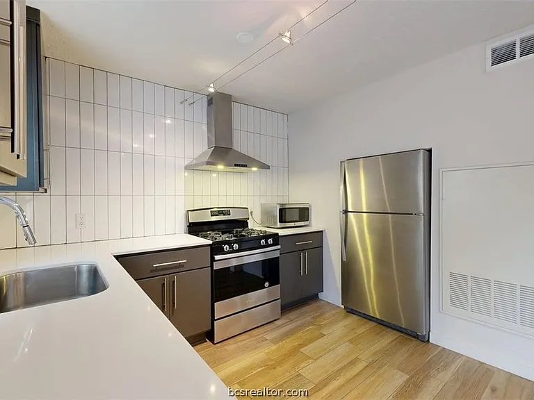 505 Boyett St #D1 — Photo 5