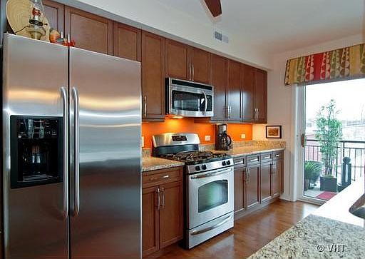 3rd image of 5858 N Broadway St APT 406