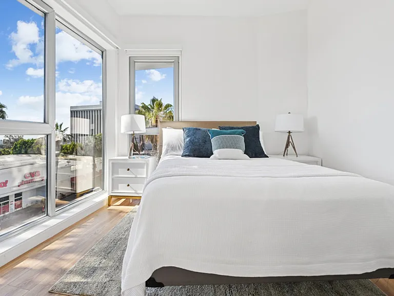 Evani 3223 Wilshire — Photo 44