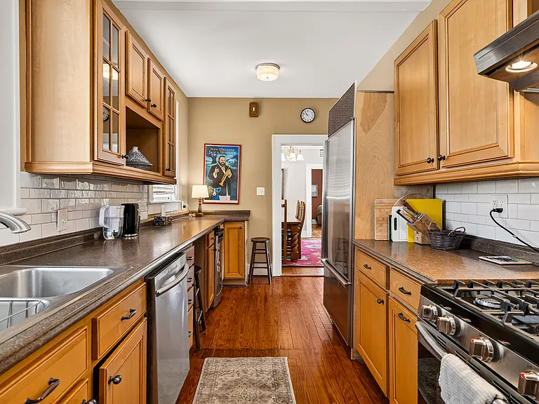 505 E 49th St #B — Photo 10