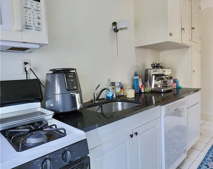 50 Academy Ave #D1 — Photo 17