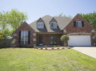 300 N Firewood Ct, Broken Arrow, OK 74012
