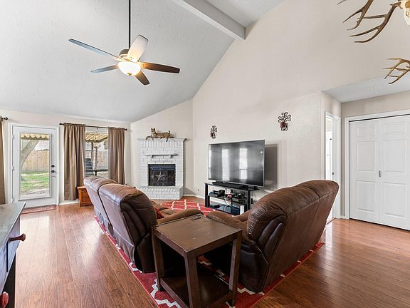 4th image of 2110 Creston Dr