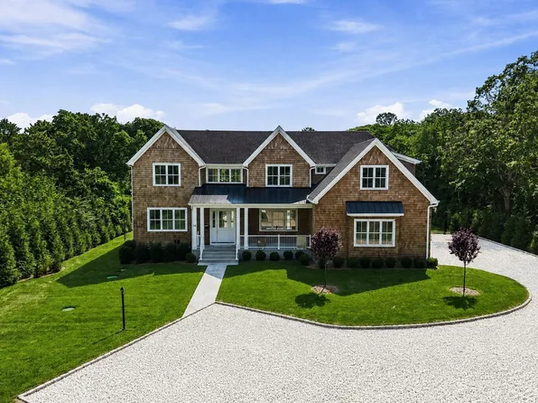 34 Old Main Rd, Quogue, NY 11959